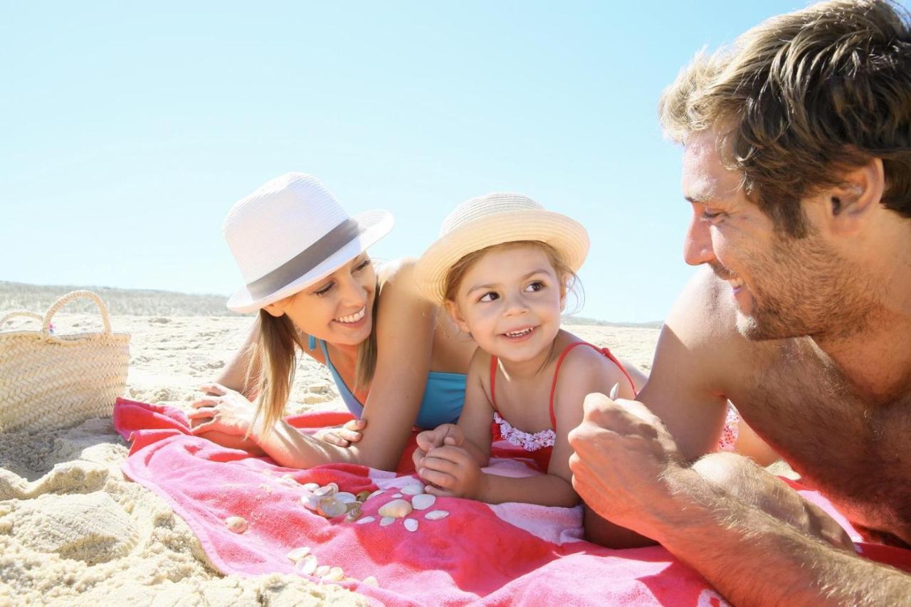 6 Berth Caravan For Hire At Martello Beach Holiday Park In Essex Ref 29017Y Hotel Клактън он Сий Екстериор снимка